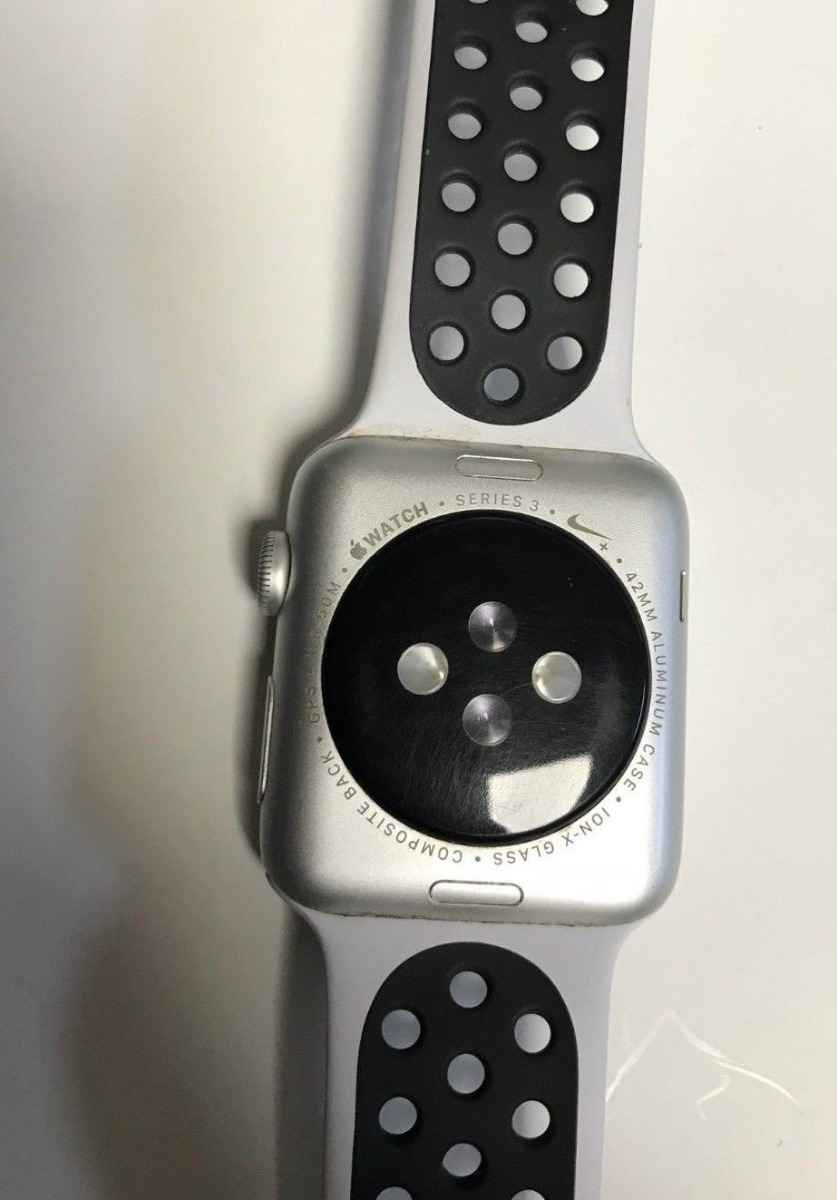 Apple Watch Series 3 Nike GPS Silver Aluminium 42mm Platinum Black Bands - Image 3
