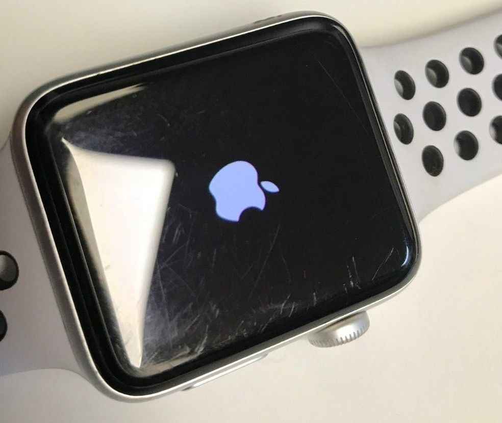Apple Watch Series 3 Nike GPS Silver Aluminium 42mm Platinum Black Bands - Image 4